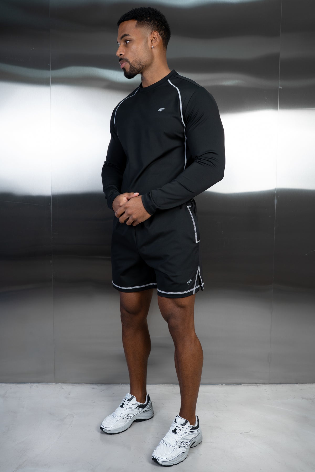 Contrast Stitch Long Sleeve Training T-Shirt - Black