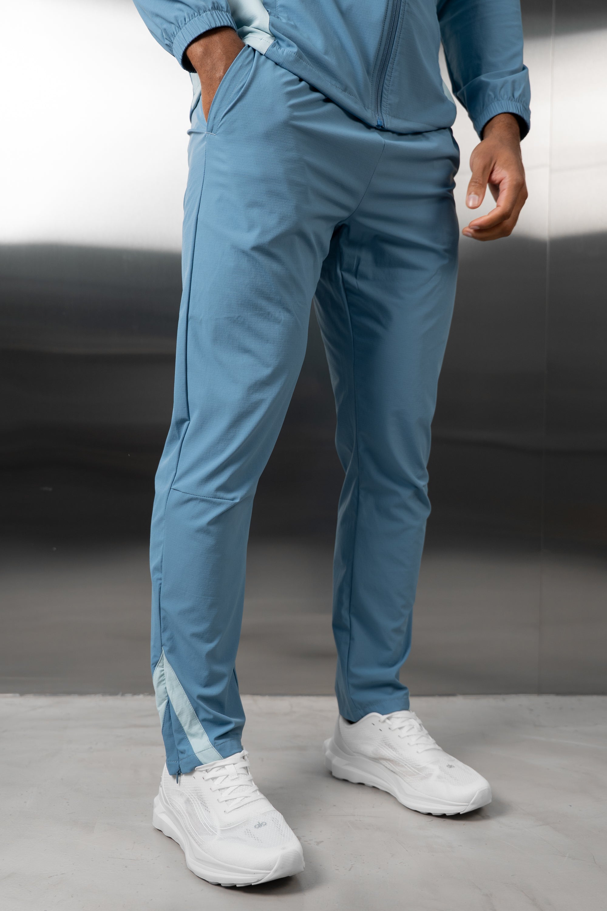 Synergy Tech Pant - Light Blue