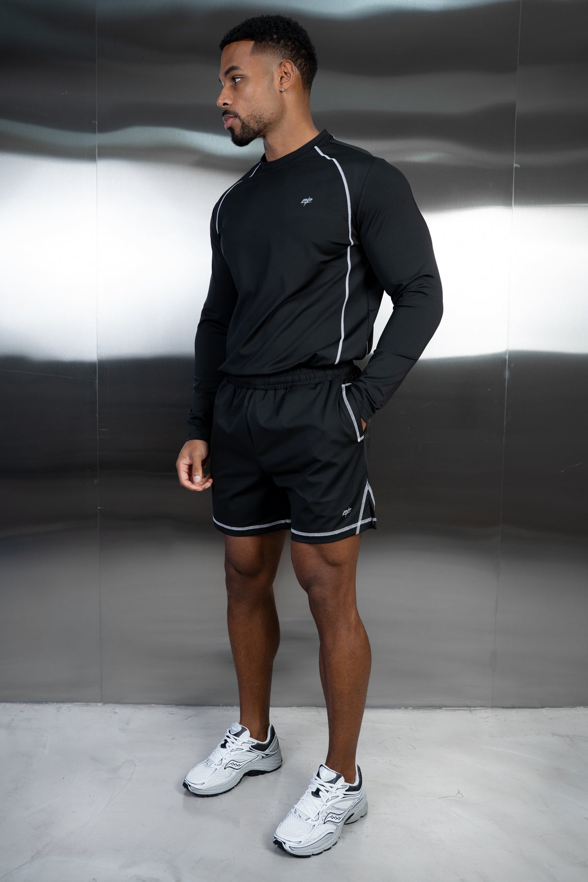 Contrast Stitch Long Sleeve Training T-Shirt - Black