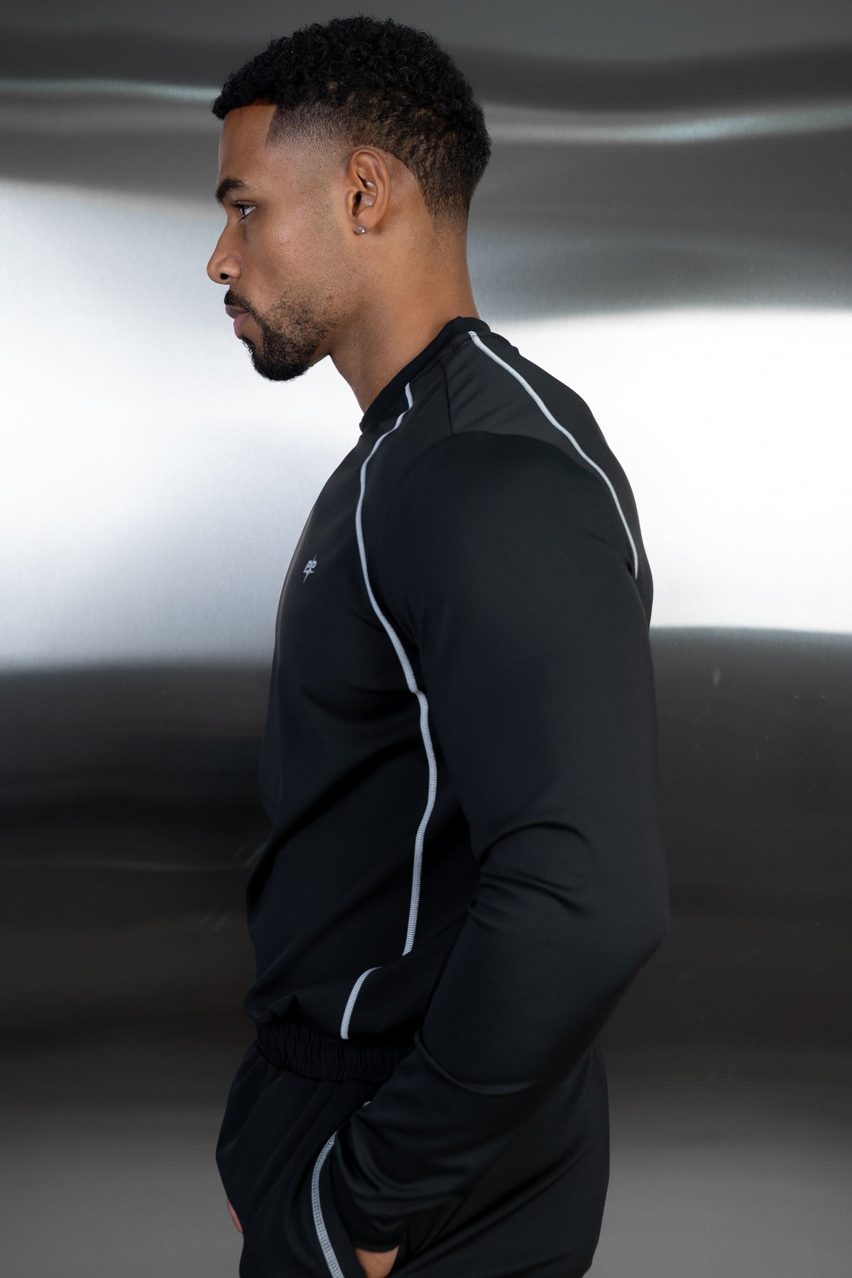 Contrast Stitch Long Sleeve Training T-Shirt - Black