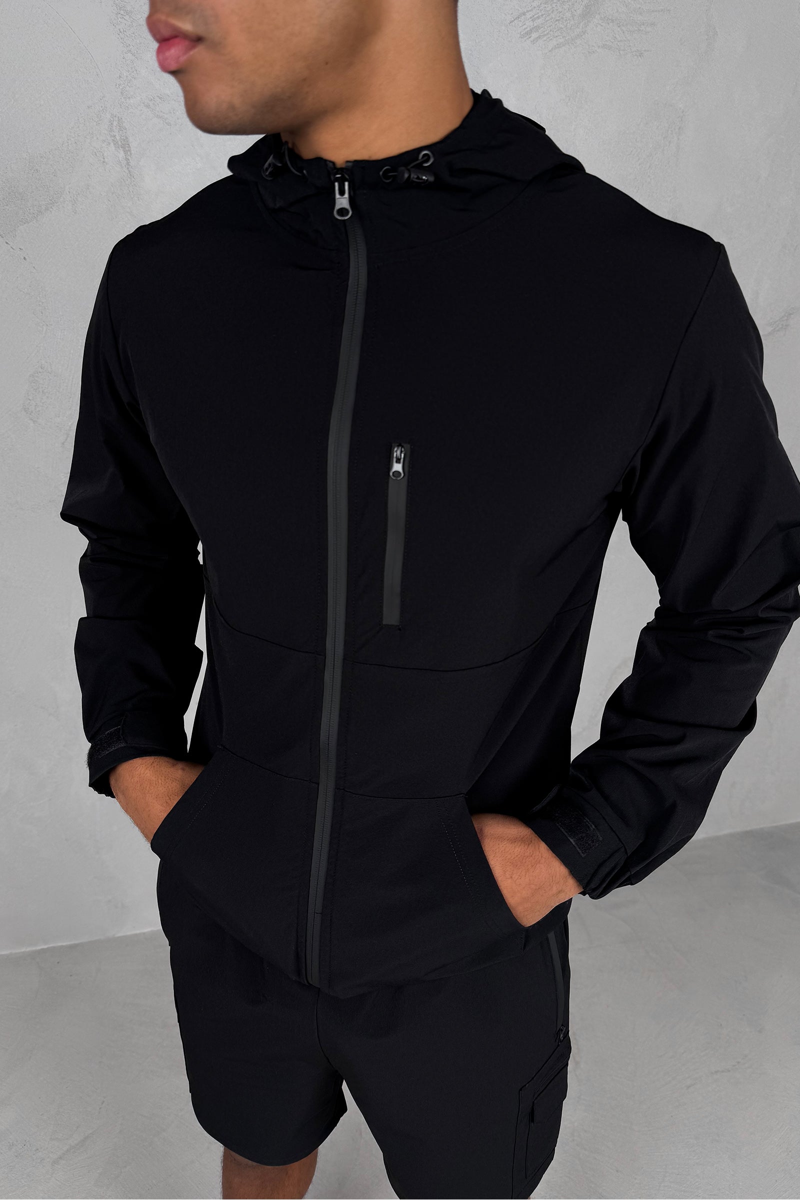 Pulse Windbreaker Jacket - Black