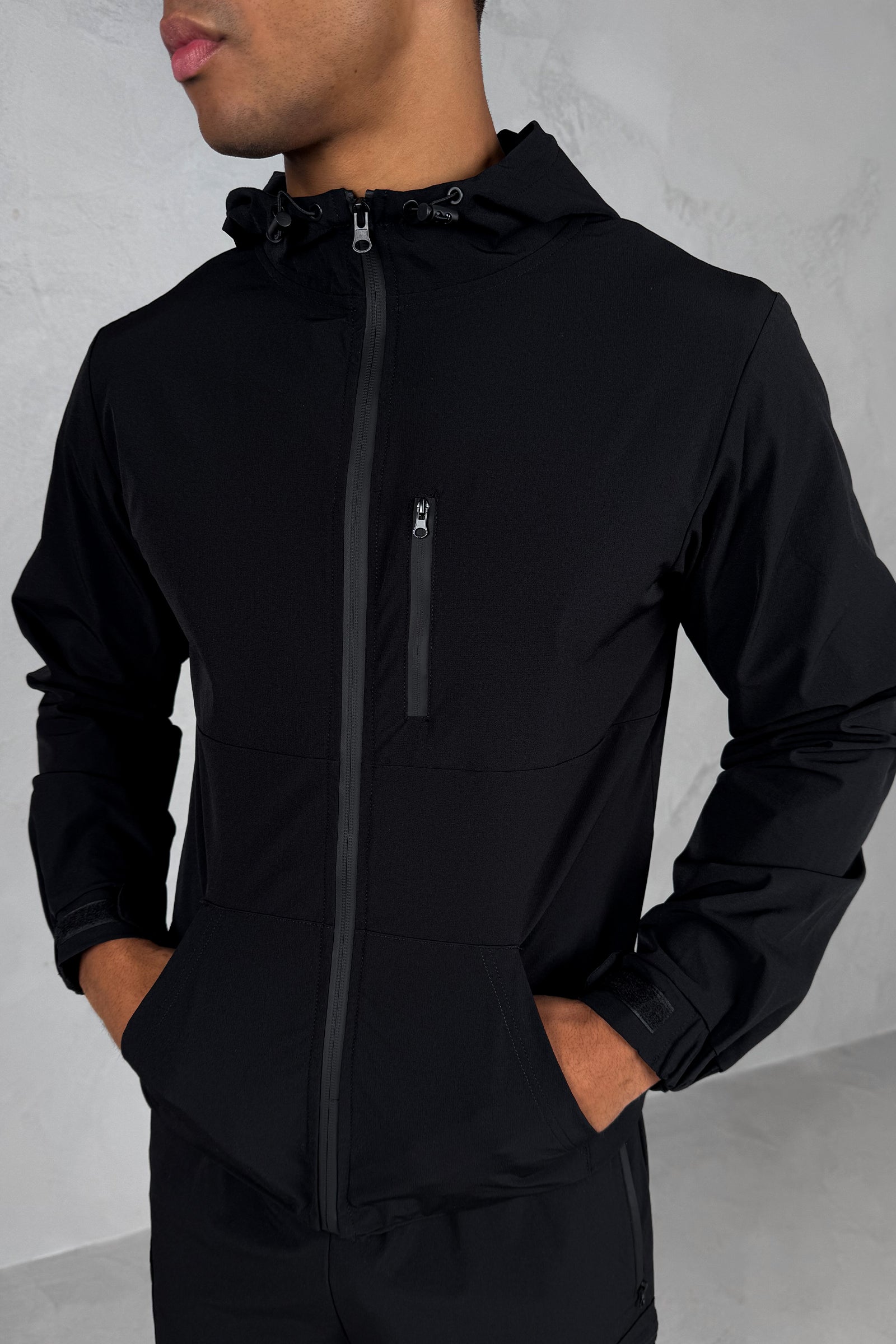 Pulse Windbreaker Jacket - Black